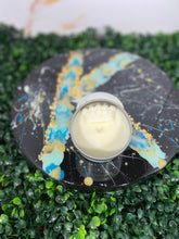 Load image into Gallery viewer, Clean Inside